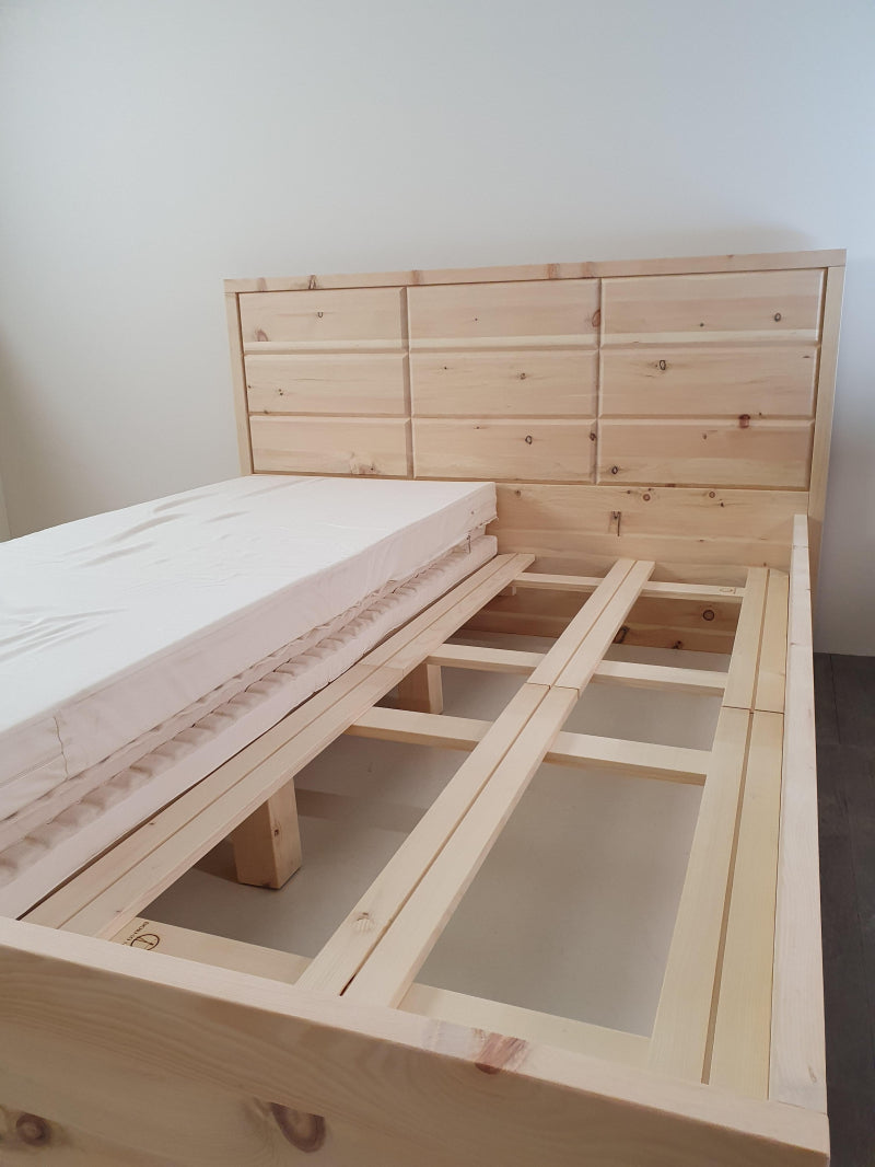 Arven/Zirben Massivholzbett KARO
